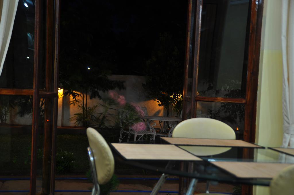 فندق Melbourne Tourist Rest أنرادابورام المظهر الخارجي الصورة